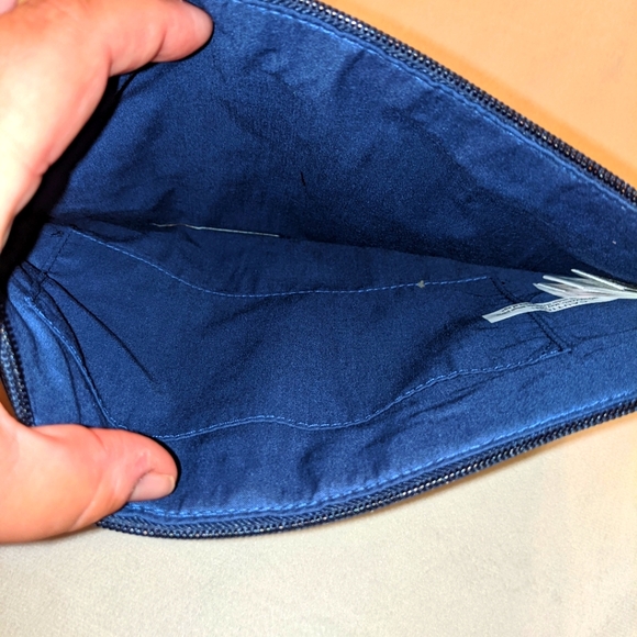 Disneyland **LIMITED EDITION** DIAMOND CELEBRATION zipper bag - Picture 4 of 5